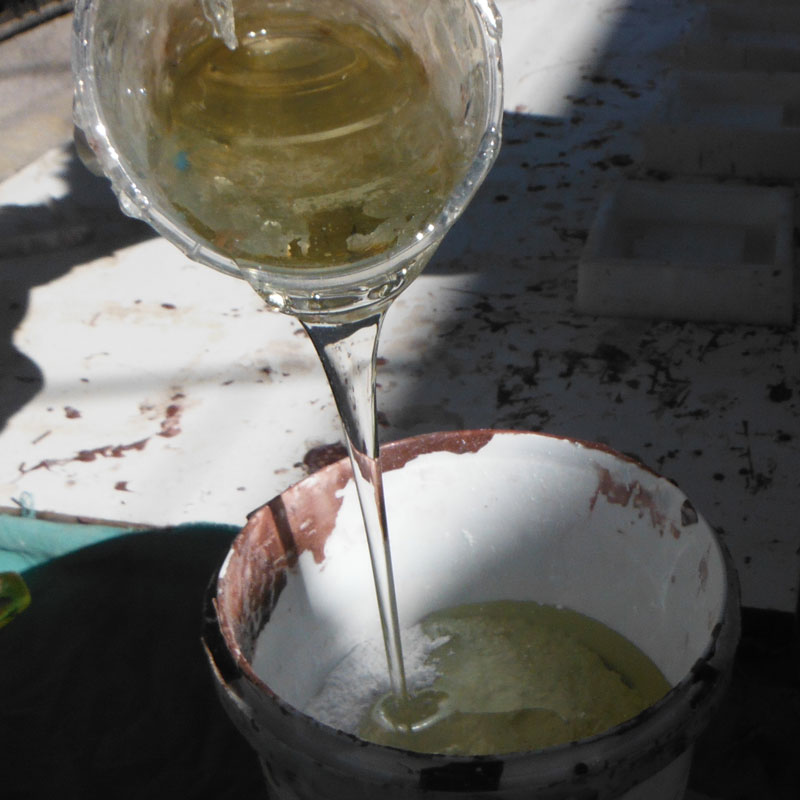 adding resin to kulu powder in tub
