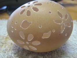pictue of a hens egg carved by dremel tool