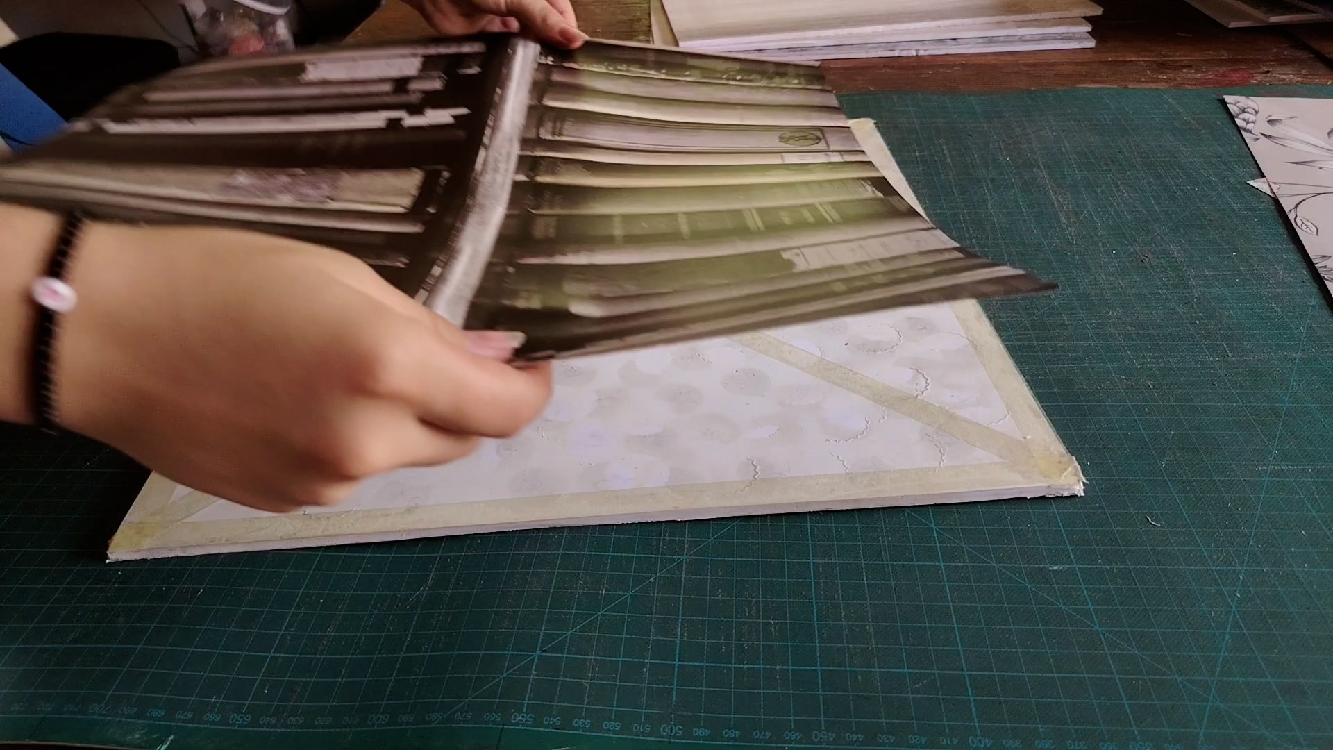paper at an angle - Arts and Crafts