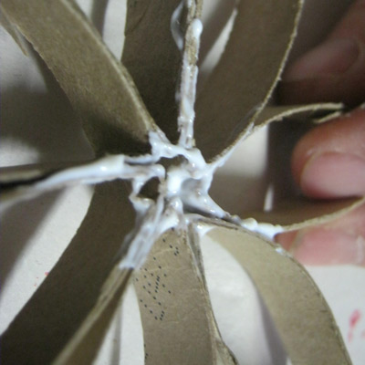 construction glue on toilet roll flower