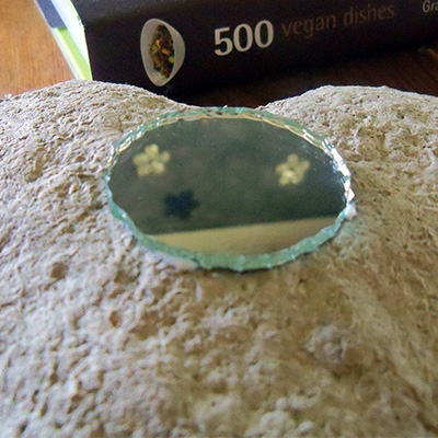 stick round mirror
